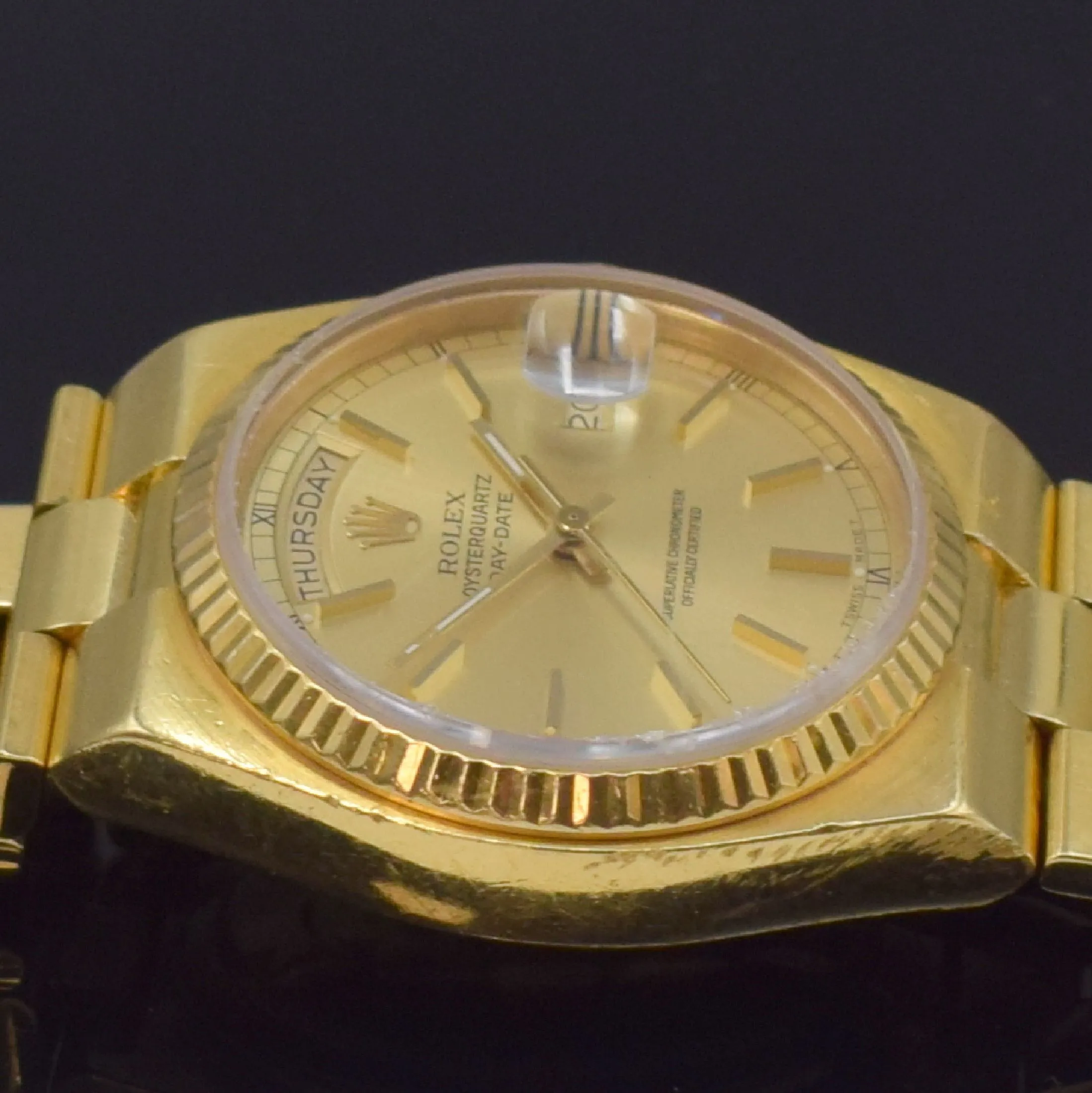 Rolex Day-Date Oysterquartz 19018 36mm Yellow gold Champagne 4