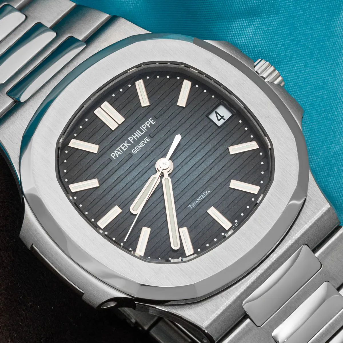 Patek Philippe Nautilus 5711/1A-010 40mm Stainless steel Blue 5