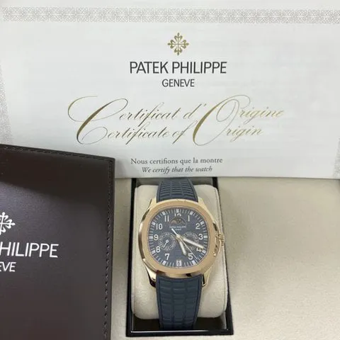 Patek Philippe Aquanaut 5261R-001 40mm Rose gold Blue