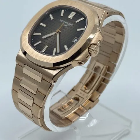 Patek Philippe Nautilus 5711/1R-001 40mm Rose gold Brown