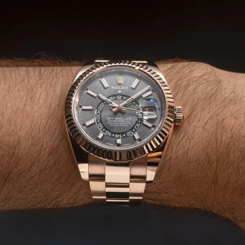 Rolex Sky-Dweller 326935 42mm Rose gold Brown