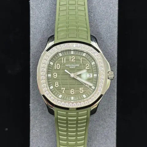 Patek Philippe Aquanaut 5267/200A-011 39mm Stainless steel Green