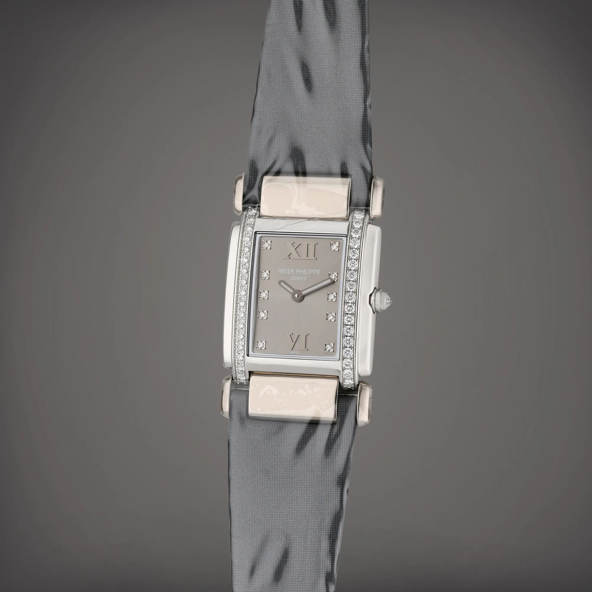 Patek Philippe Twenty~4 4920G-001 25mm White gold Gray