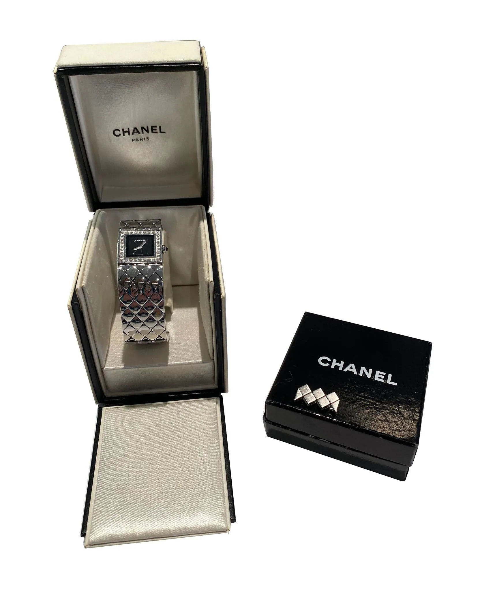 Chanel Matelassé 19mm Stainless steel Black