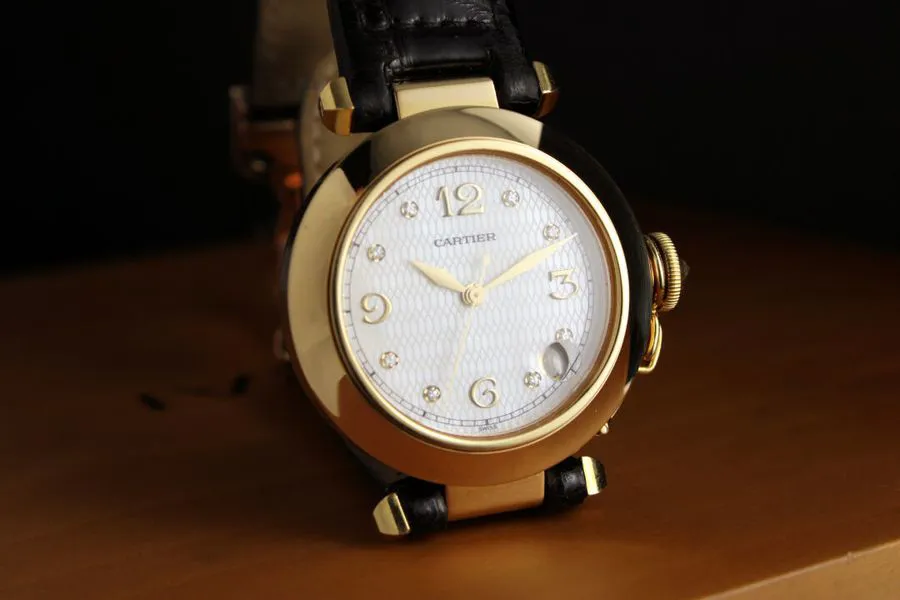 Cartier Pasha 1035 36mm Yellow gold Mother-of-pearl