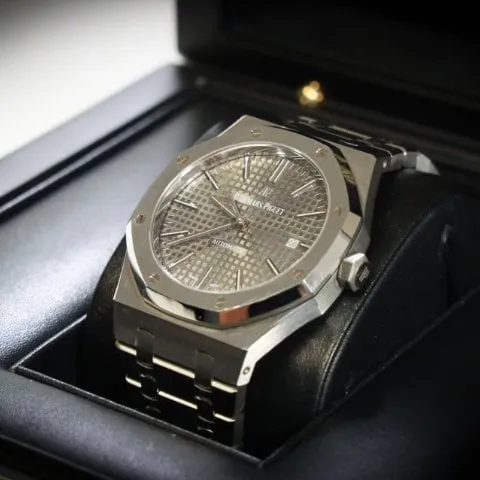 Audemars Piguet Royal Oak 15400ST.OO.1220ST.02 41mm Steel Silver