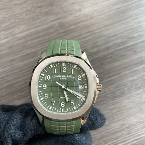 Patek Philippe Aquanaut 5168G-010 42mm White gold Green