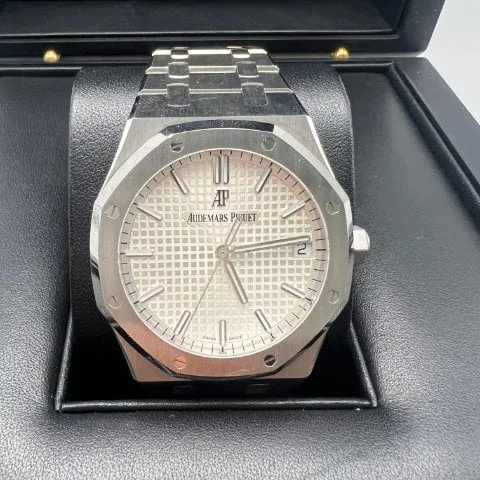 Audemars Piguet Royal Oak 15500ST.OO.1220ST.04 41mm Stainless steel Silver