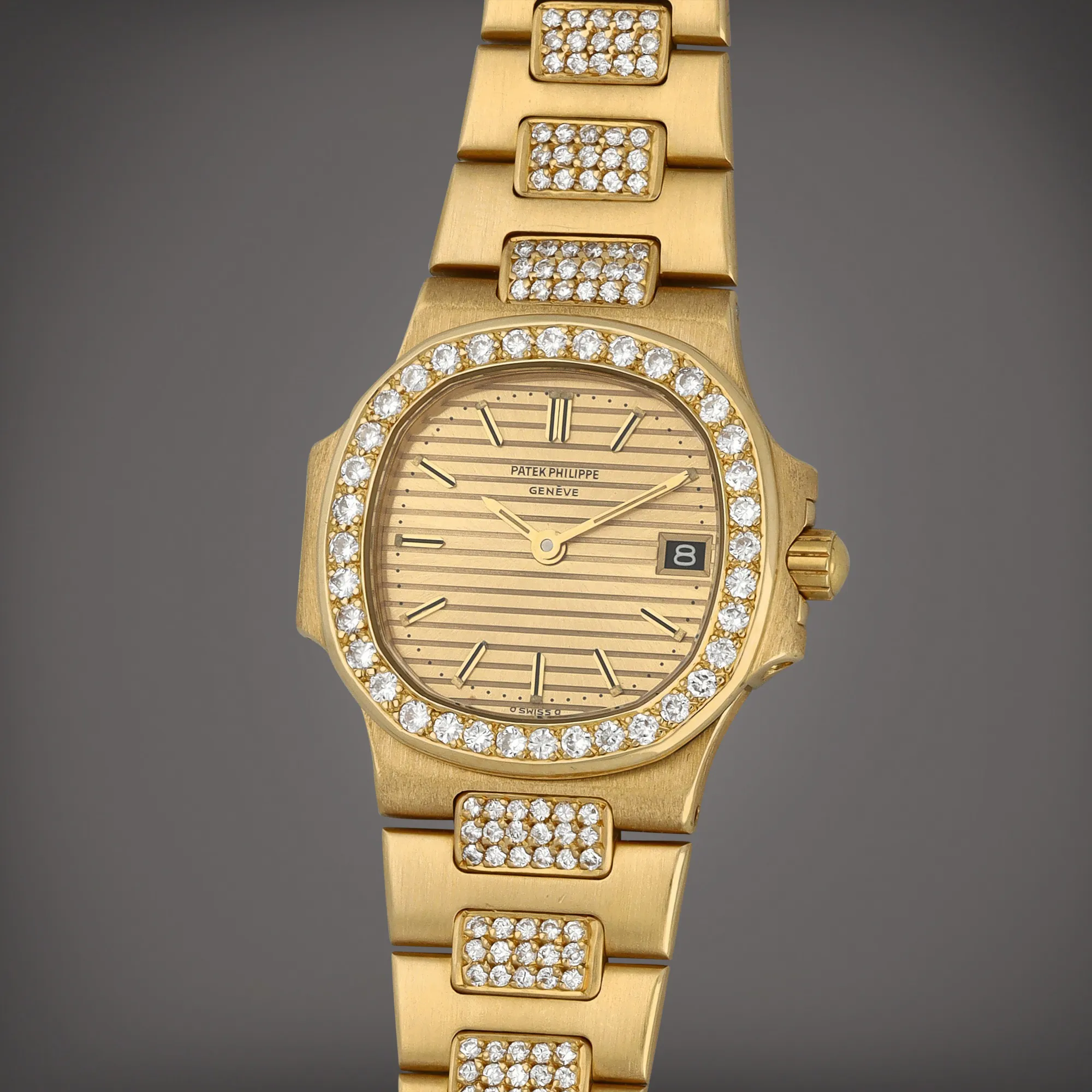 Patek Philippe Nautilus 4700 26mm Yellow gold Champagne