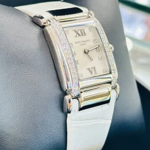 Patek Philippe Twenty~4 4910G 25mm White gold White