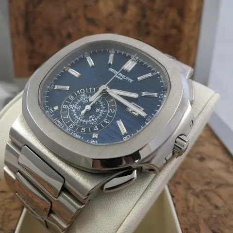 Patek Philippe Nautilus 5976/1G-001 44mm White gold Blue