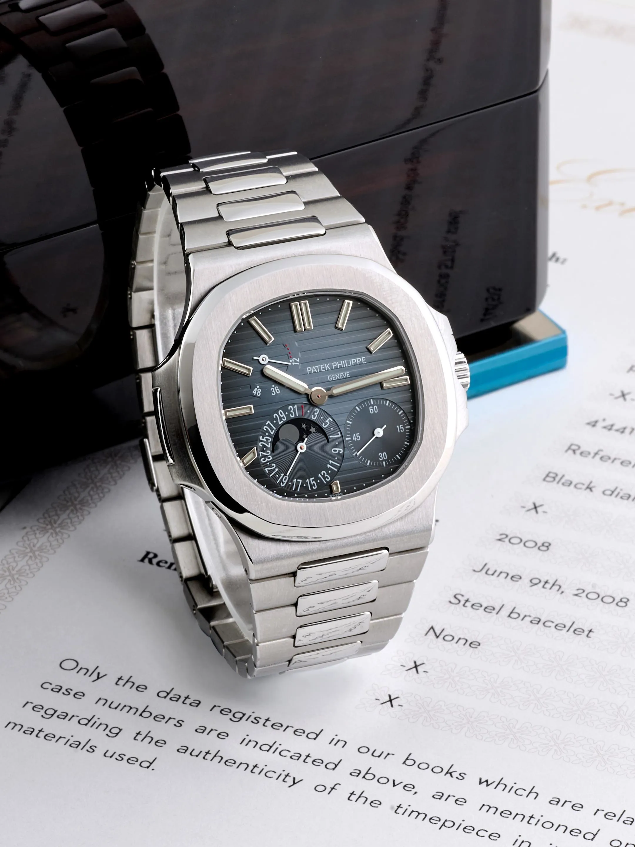 Patek Philippe Nautilus 5712/1A 40mm Stainless steel Blue 1