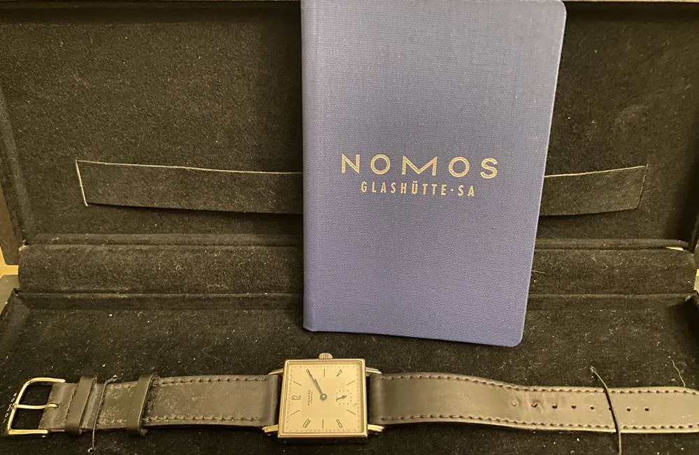 NOMOS Tetra