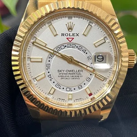 Rolex Sky-Dweller 326238 42mm Yellow gold Black