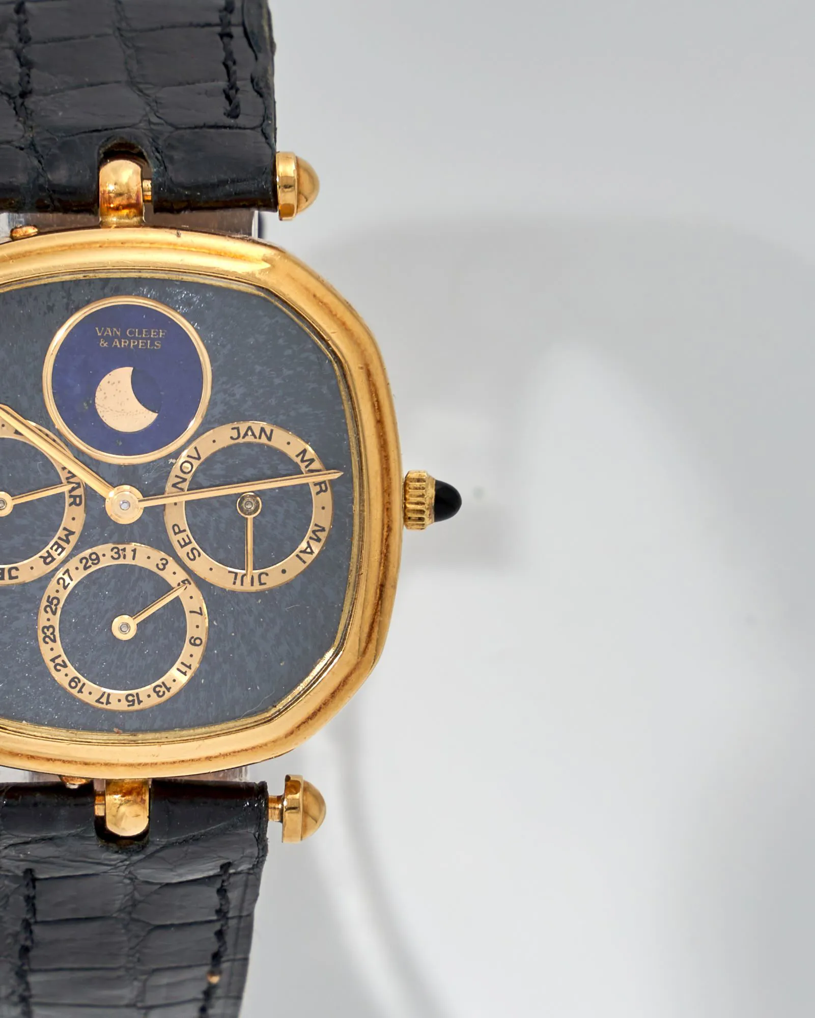 Gérald Genta Perpetual Calendar G.1988 32mm Yellow gold Black 1