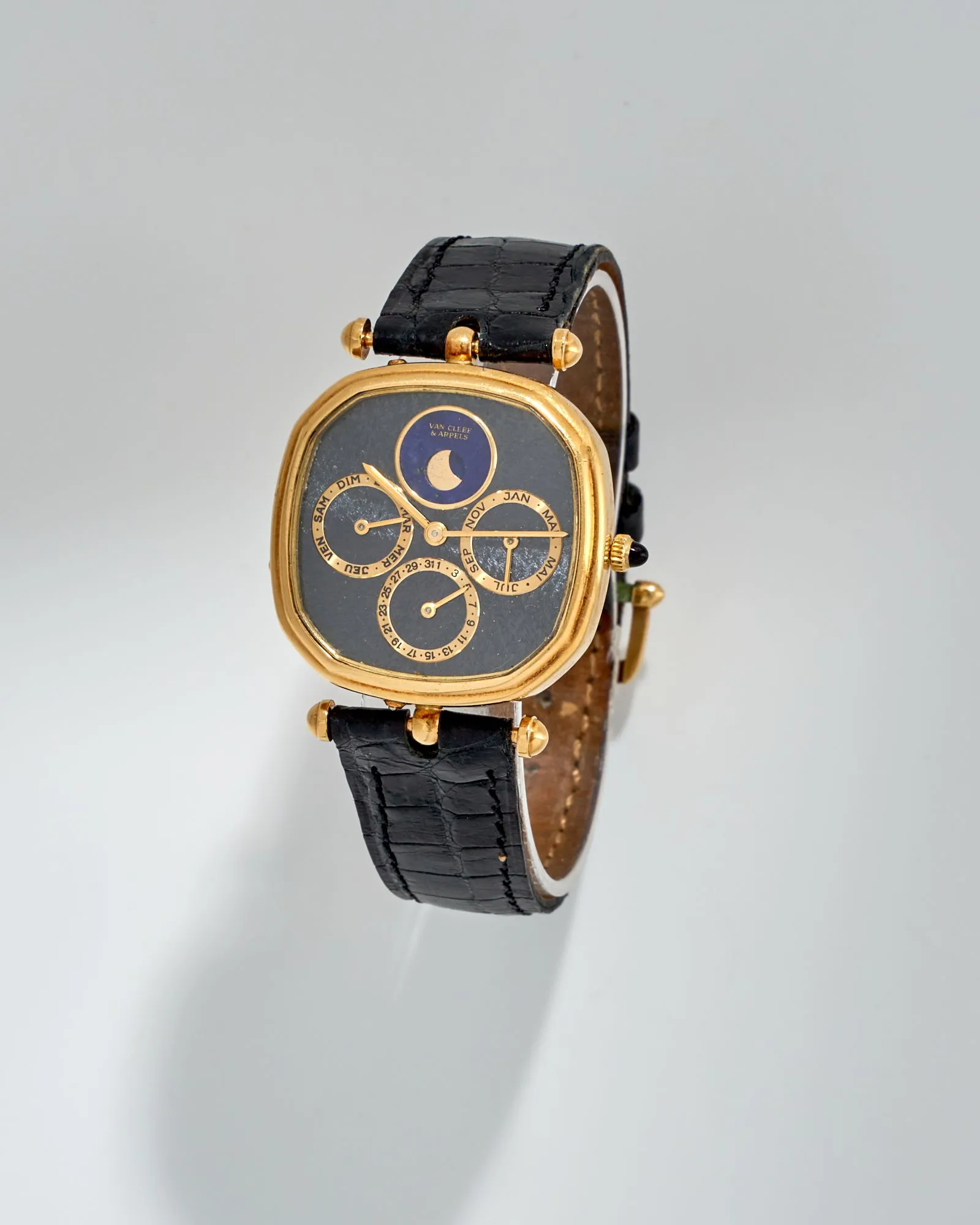 Gérald Genta Perpetual Calendar G.1988 32mm Yellow gold Black 3