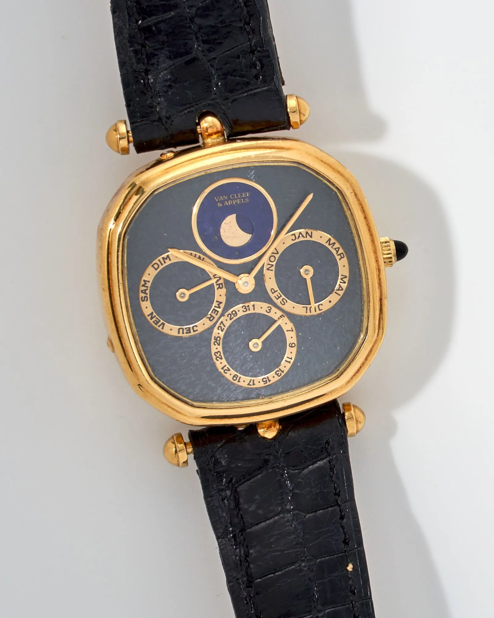 Gérald Genta Perpetual Calendar G.1988 32mm Yellow gold Black 4