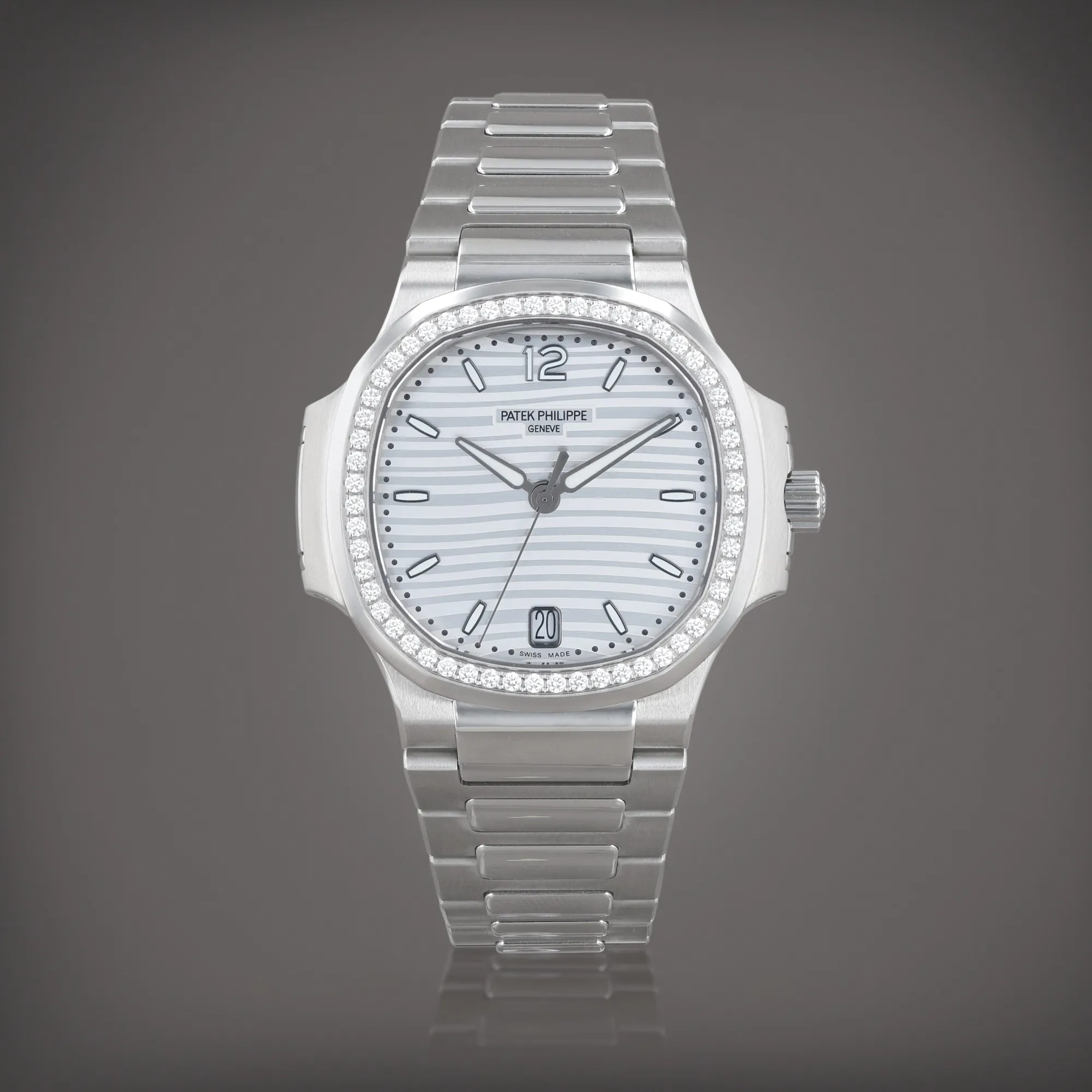 Patek Philippe Nautilus 7118/1200A-010 35.5mm Stainless steel Silver