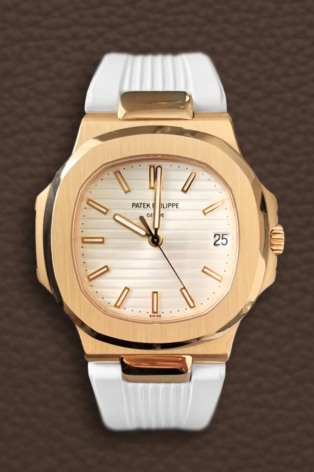 Patek Philippe Nautilus 5711 40mm Yellow gold Silver