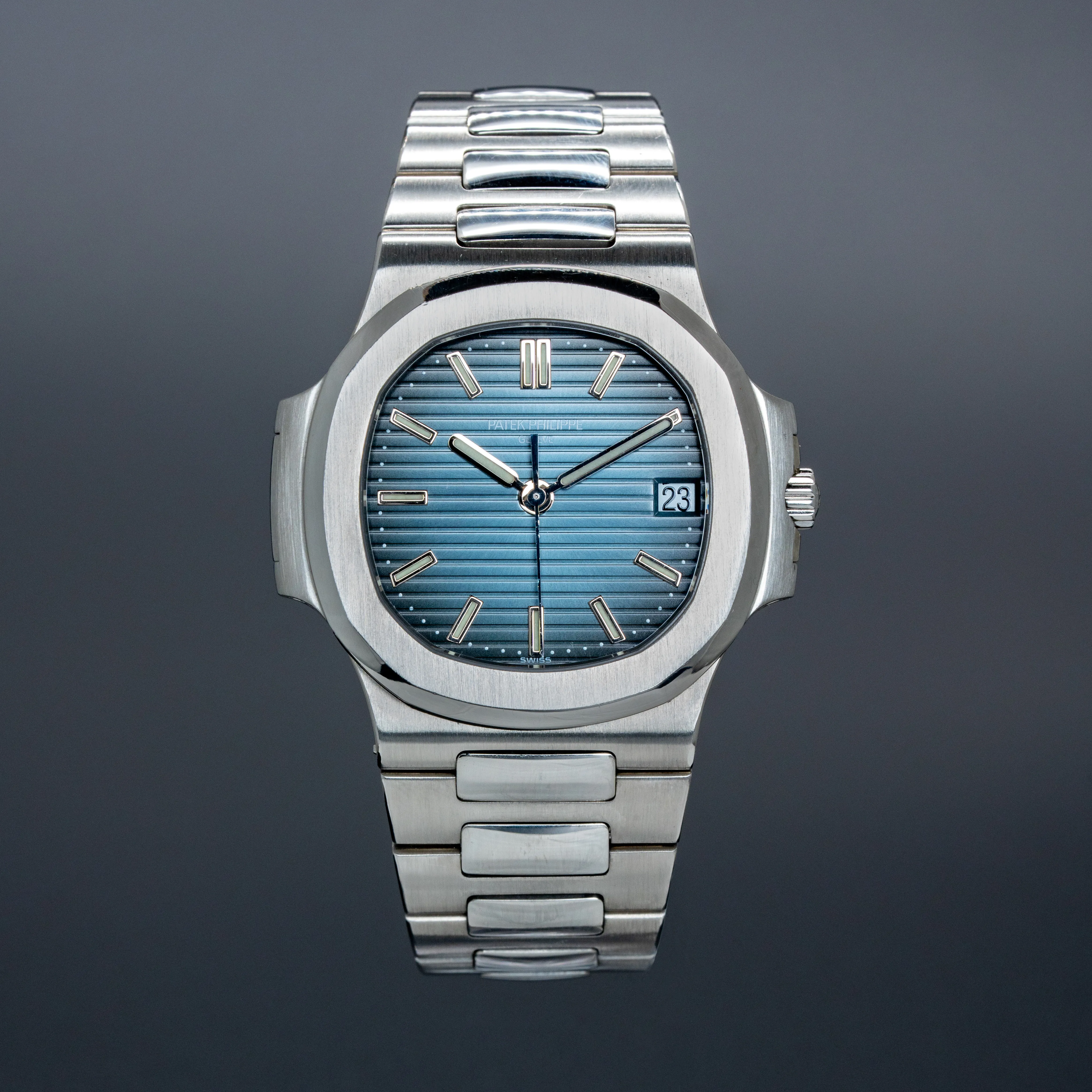 Patek Philippe Nautilus 5800 38.5mm Stainless steel Blue