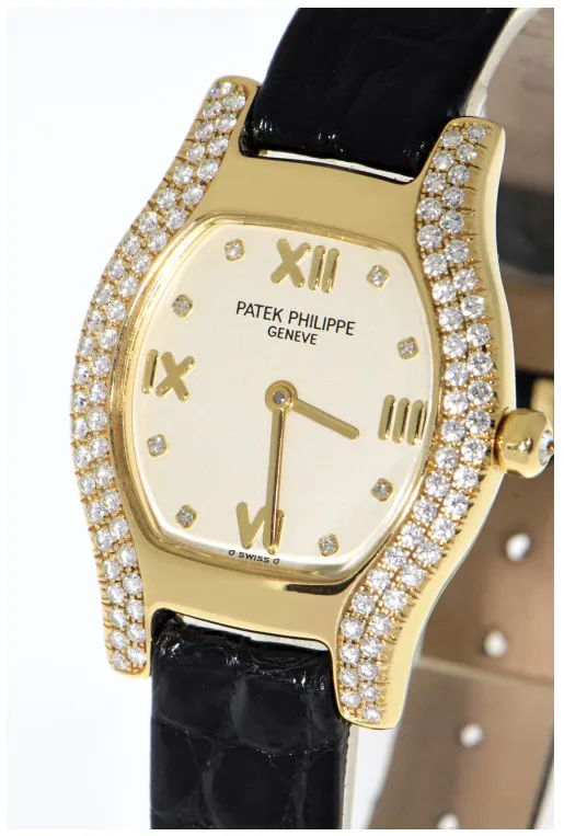 Patek Philippe Gondolo 4851 26mm Yellow gold Opal