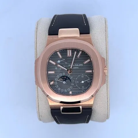 Patek Philippe Nautilus 5712R-001 40mm Rose gold Brown