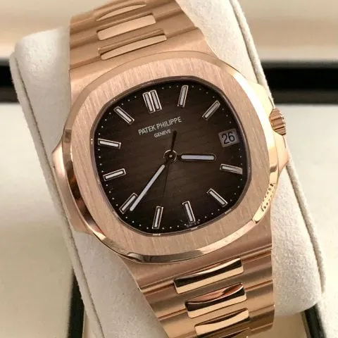 Patek Philippe Nautilus 5711/1R-001 40mm Rose gold Brown