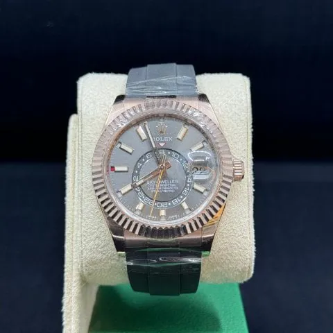 Rolex Sky-Dweller 326235 42mm Rose gold Grey