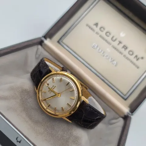 Bulova Accutron 35mm Yellow gold