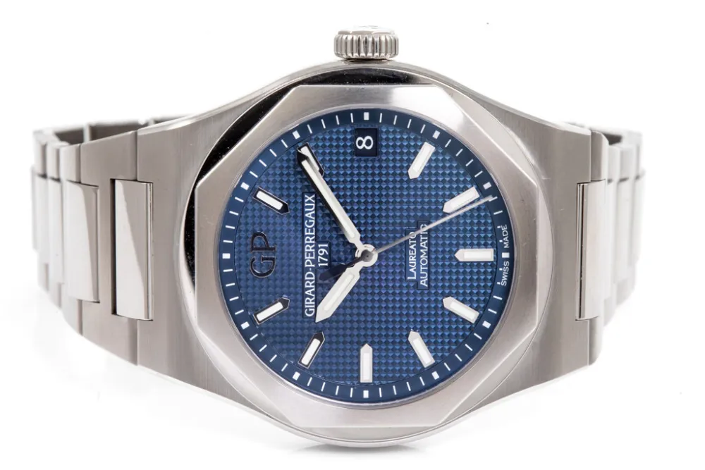 Girard-Perregaux Laureato 81010-11-431-11A 42mm Stainless steel Blue