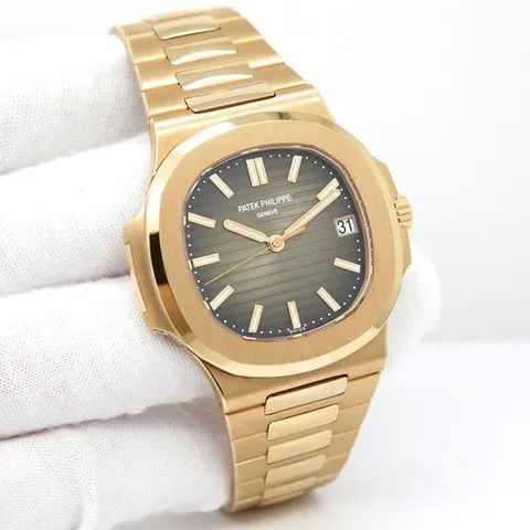 Patek Philippe Nautilus 5711/1R 40mm Rose gold Brown