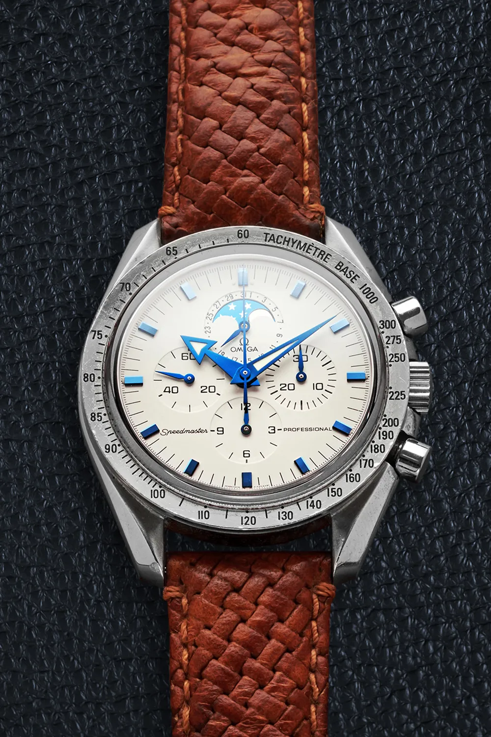 Omega Speedmaster Moonwatch 3875.20.37 42mm Stainless steel Ivory