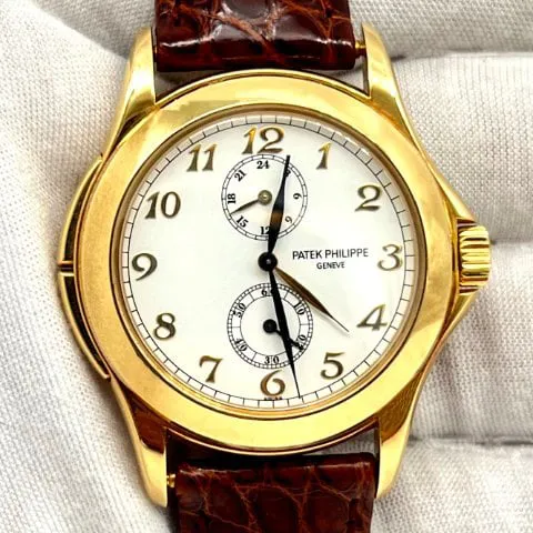 Patek Philippe Calatrava 5134J-001 37mm Yellow gold White