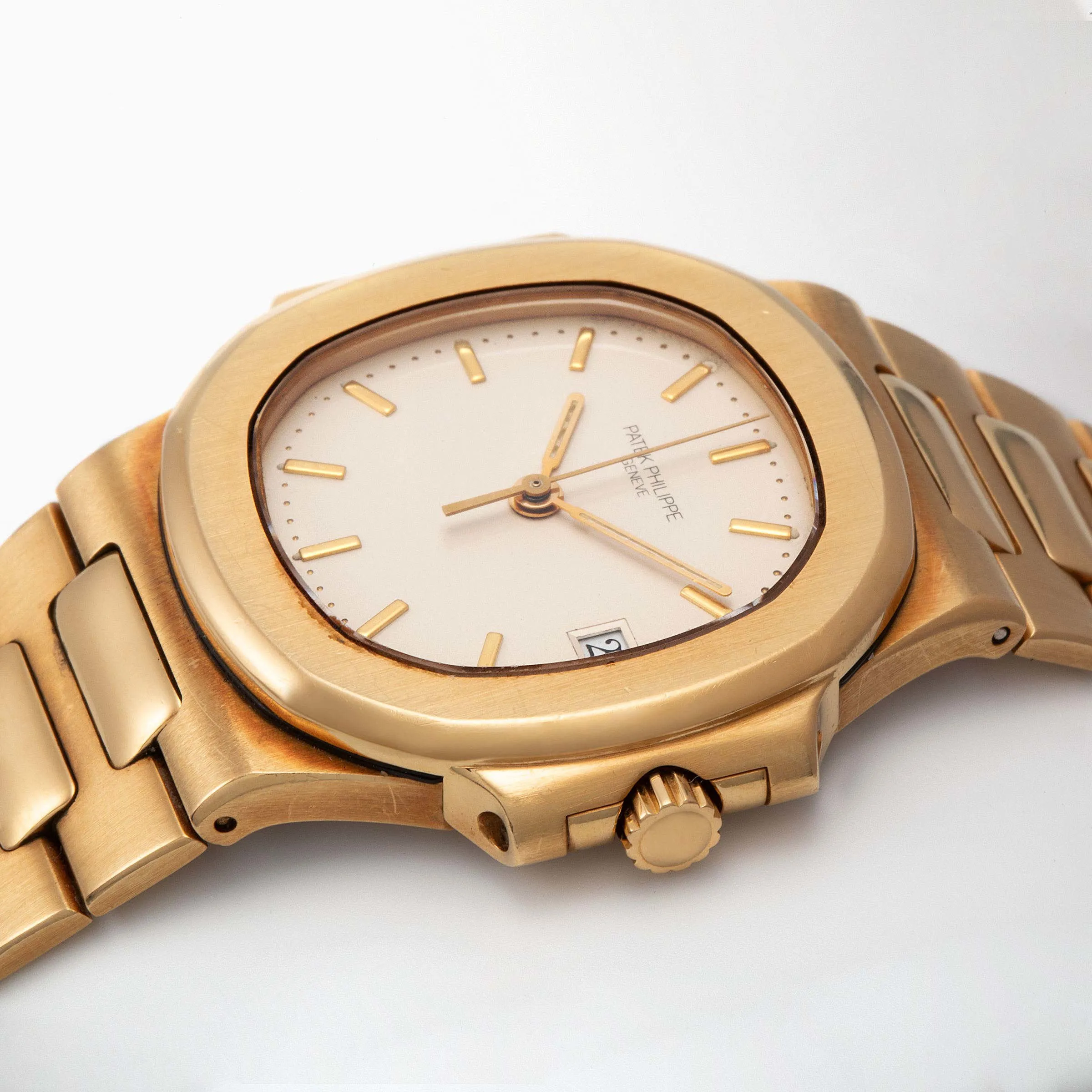 Patek Philippe Nautilus 3800/1 37.5mm Yellow gold White 3