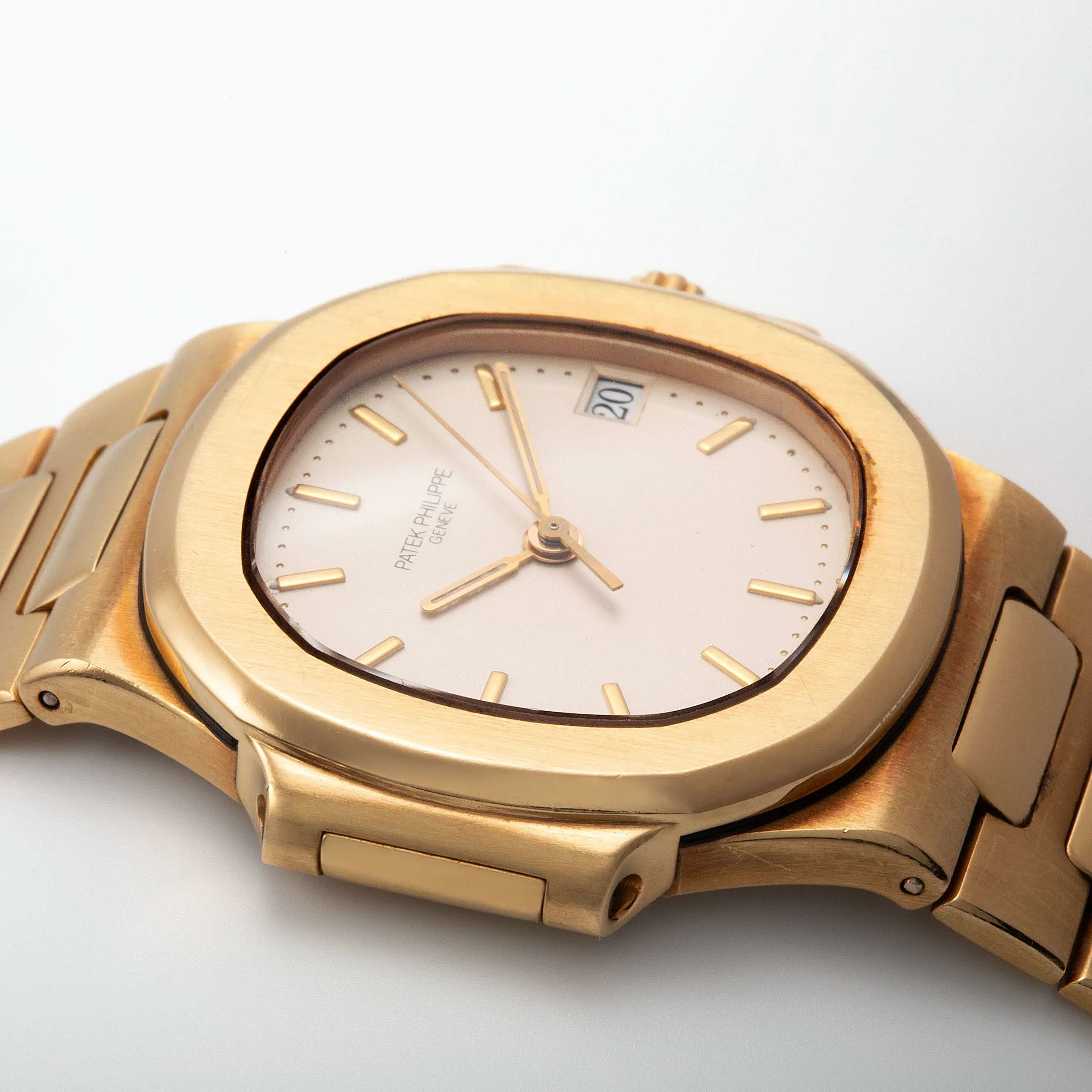 Patek Philippe Nautilus 3800/1 37.5mm Yellow gold White 1