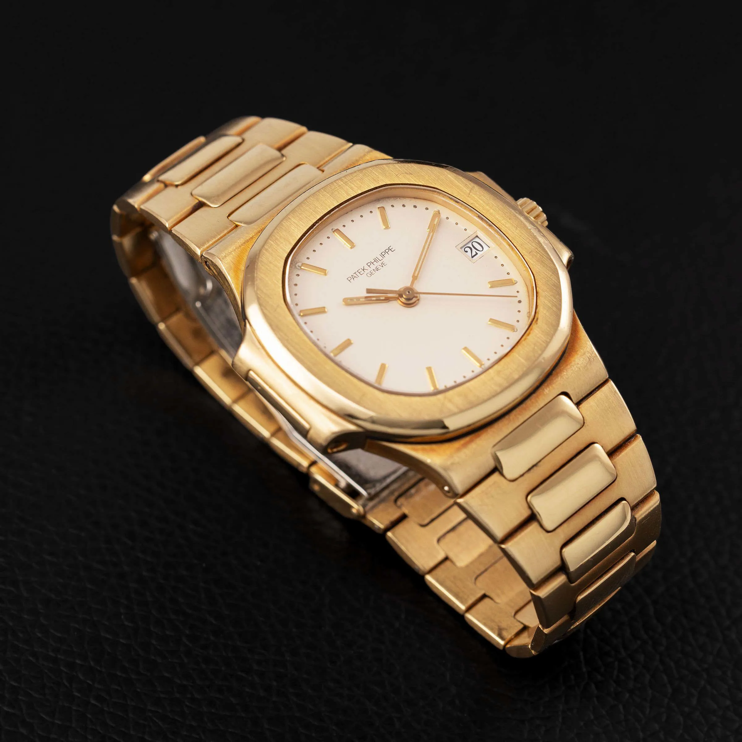 Patek Philippe Nautilus 3800/1 37.5mm Yellow gold White 6