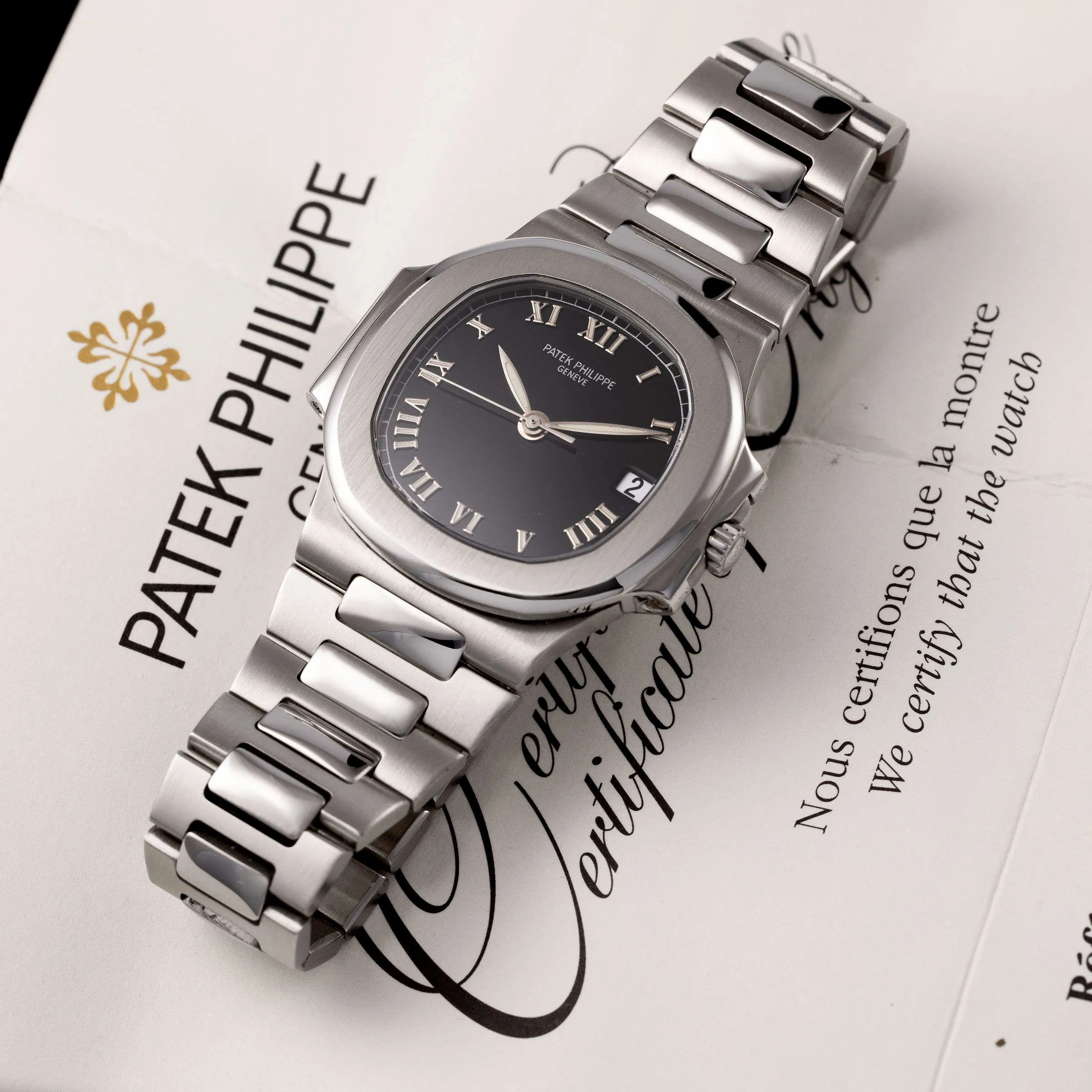 Patek Philippe Nautilus 3800/1A 37.5mm Stainless steel Black 9