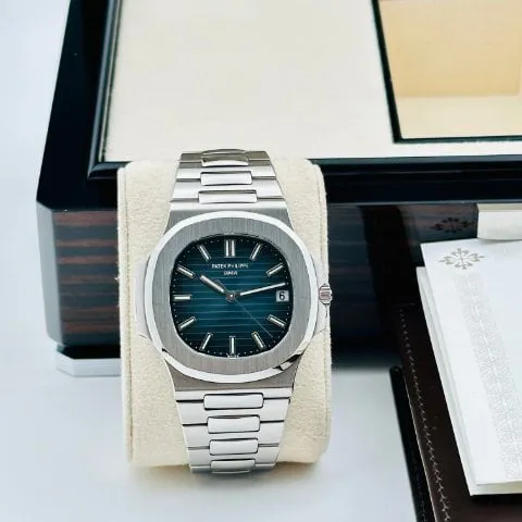 Patek Philippe Nautilus 5711/1A-010 40mm Stainless steel Blue