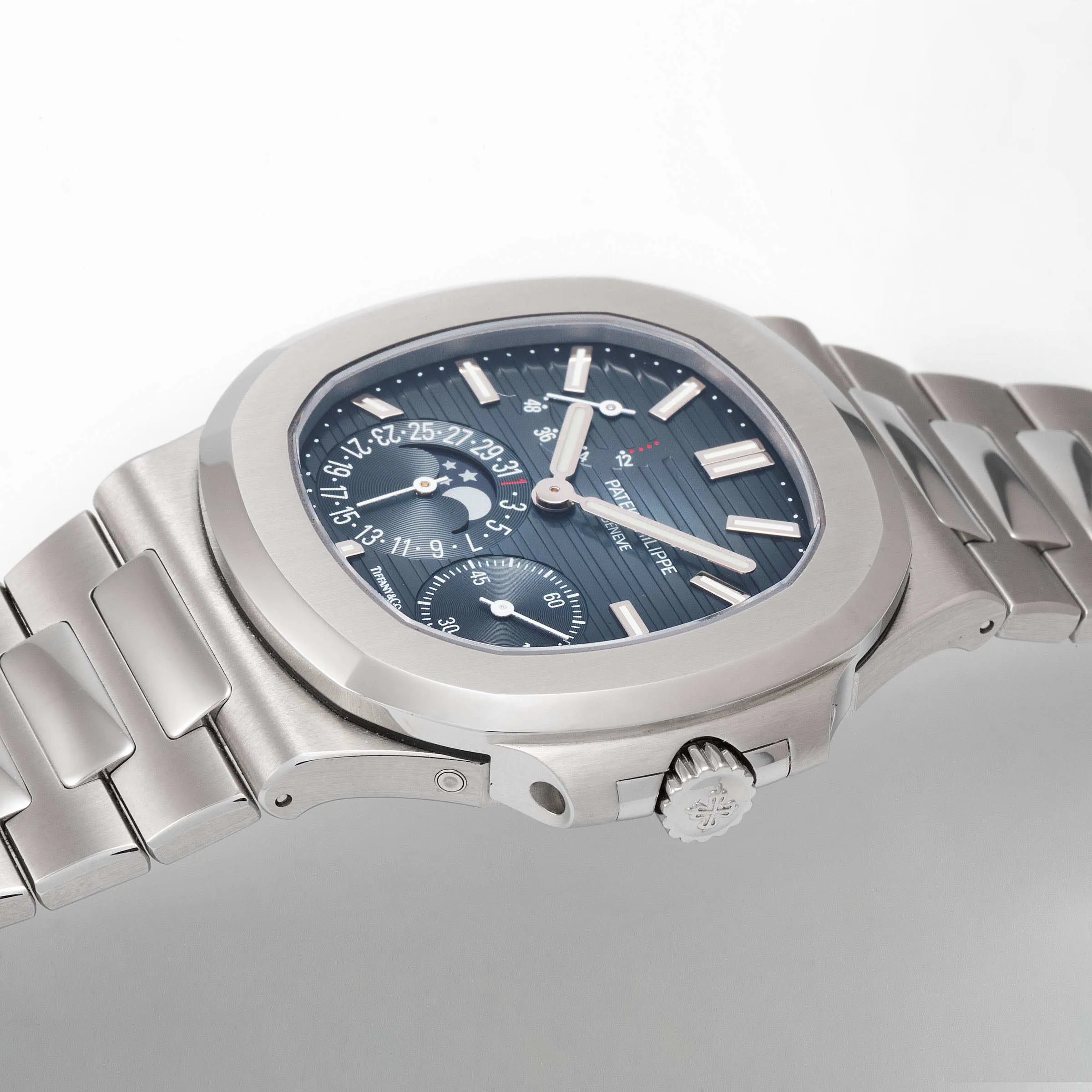 Patek Philippe Nautilus 5712/1A 40mm Stainless steel Blue 1