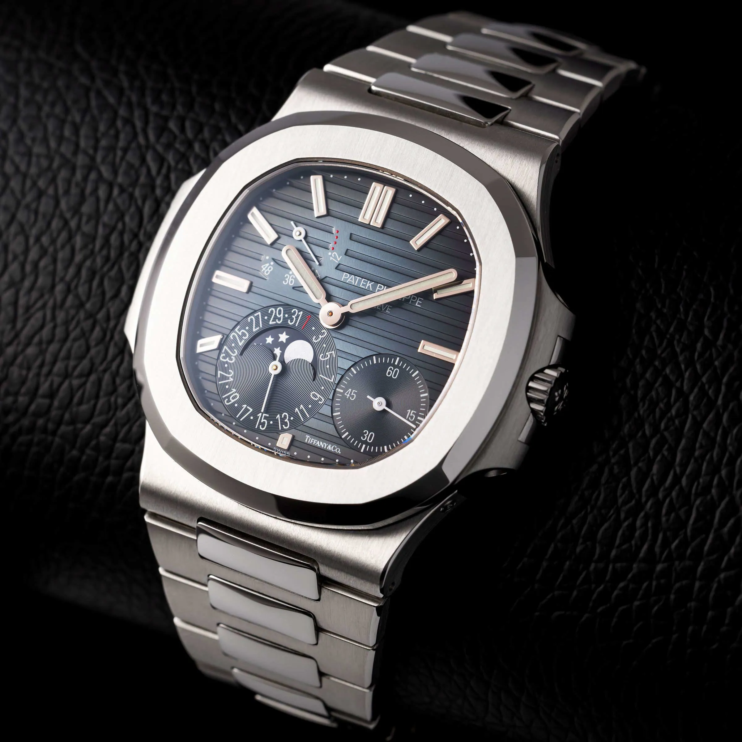 Patek Philippe Nautilus 5712/1A 40mm Stainless steel Blue 7