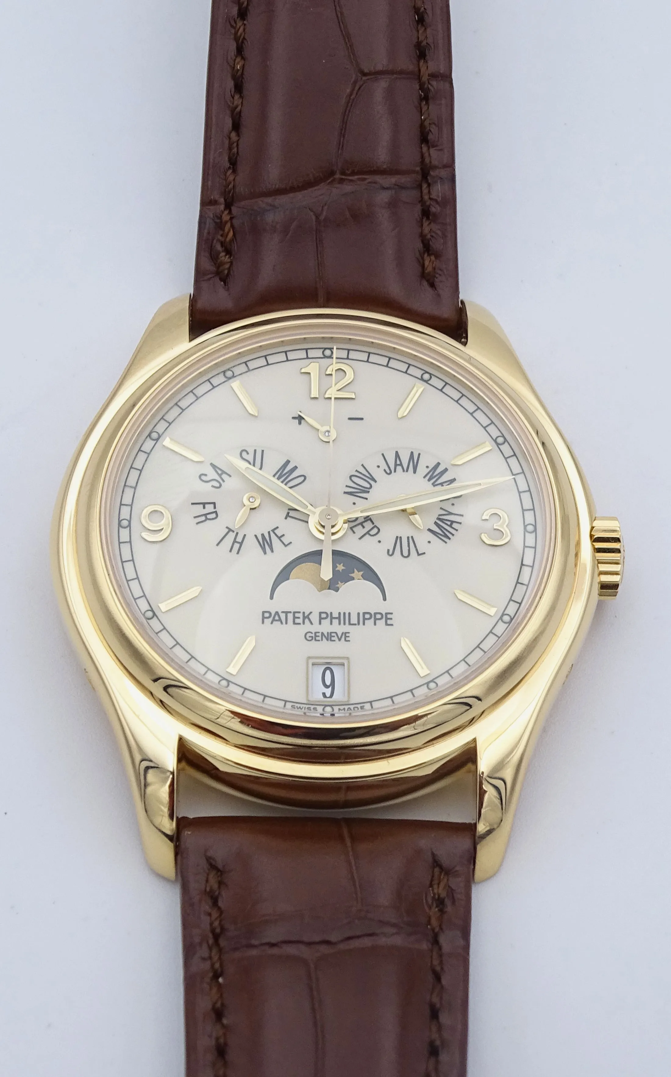 Patek Philippe Annual Calendar 5146J-001 39mm Yellow gold Beige 2