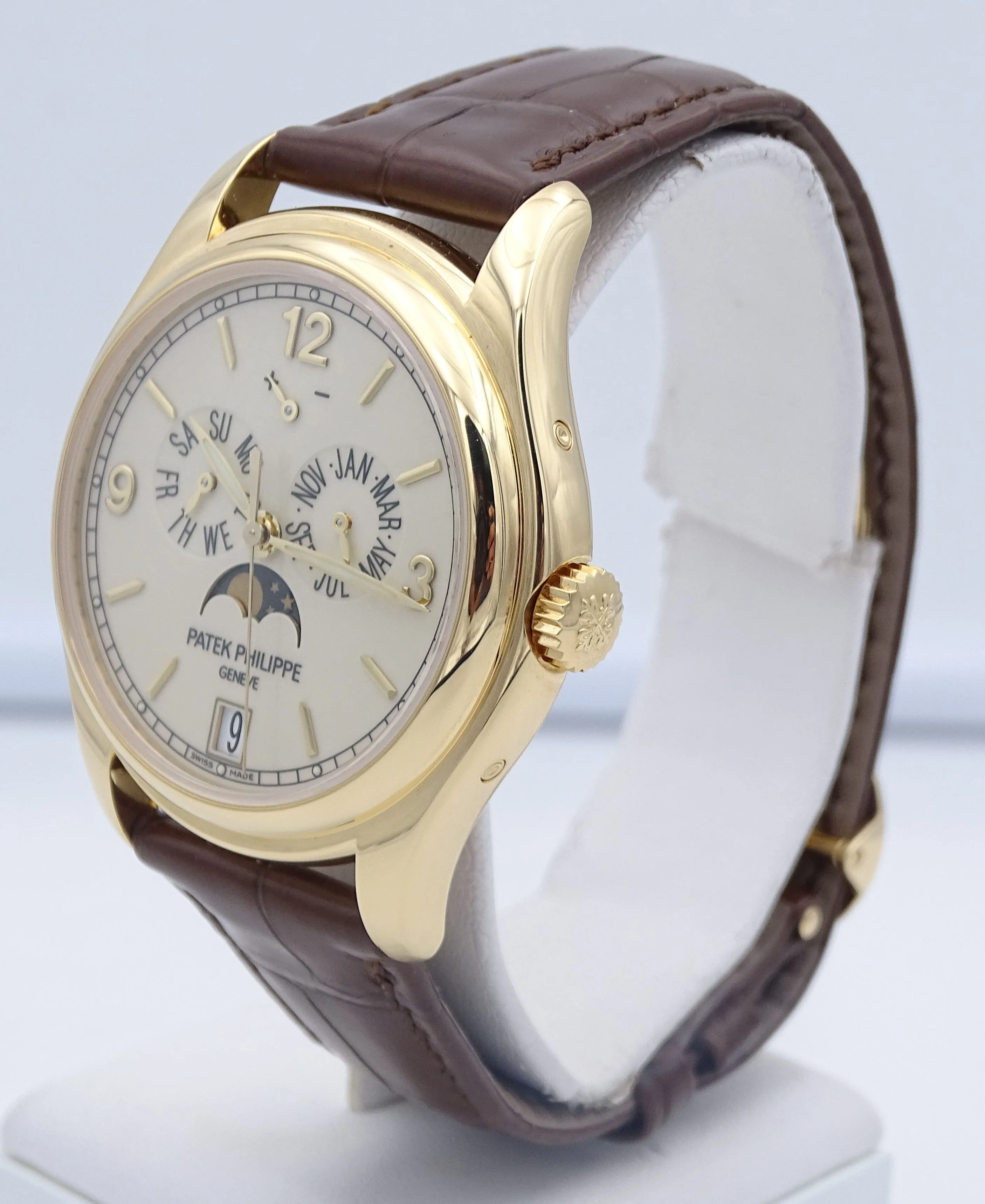 Patek Philippe Annual Calendar 5146J-001 39mm Yellow gold Beige 3