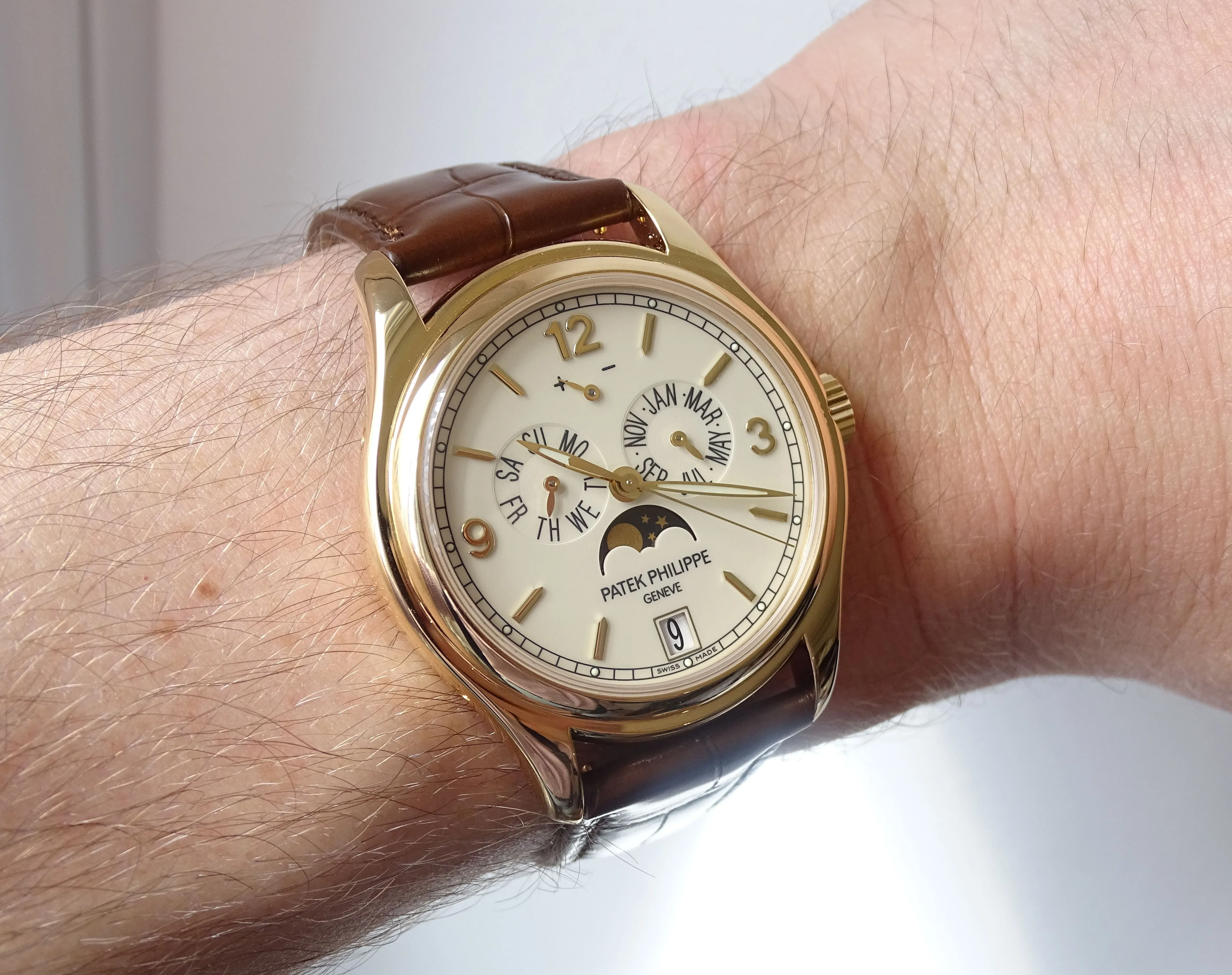 Patek Philippe Annual Calendar 5146J-001 39mm Yellow gold Beige 8