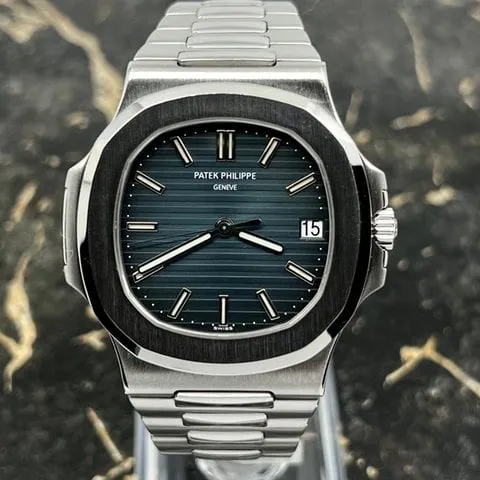 Patek Philippe Nautilus 5711/1A 40mm Stainless steel Blue