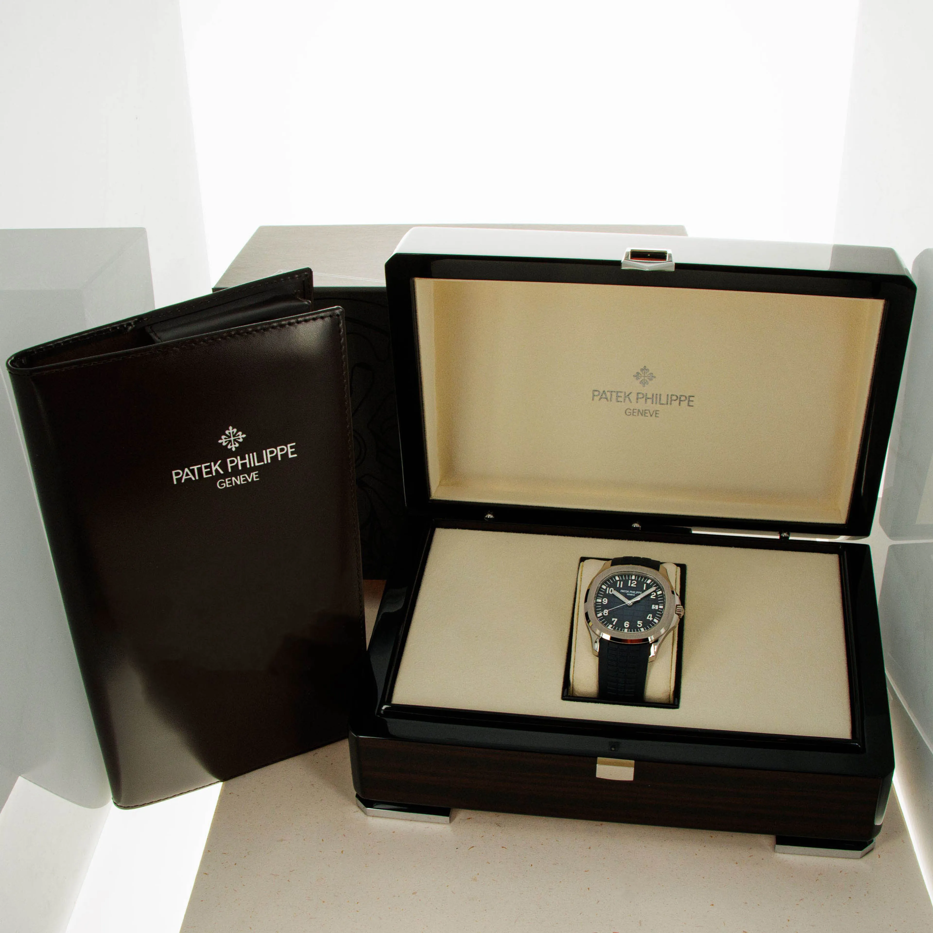 Patek Philippe Aquanaut 5168G-001 42mm White gold Blue 13