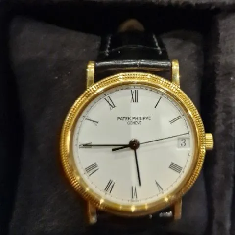 Patek Philippe Calatrava 3802/200 33mm Yellow gold White