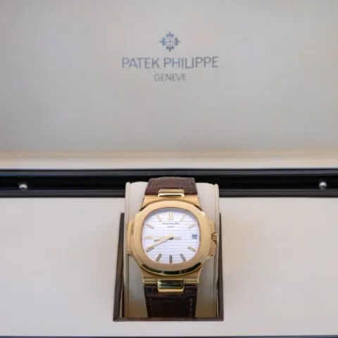 Patek Philippe Nautilus 5711J-001 40mm Yellow gold Silver