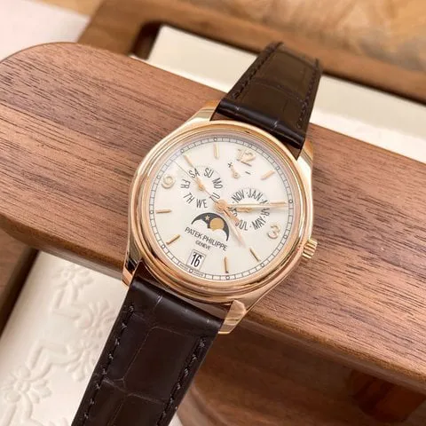 Patek Philippe Annual Calendar 5146R-001 39mm Rose gold Beige