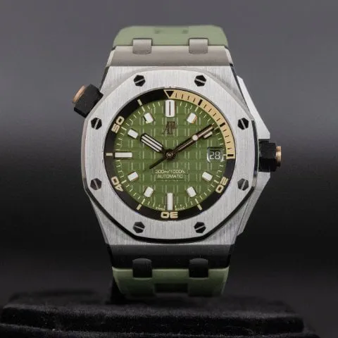 Audemars Piguet Royal Oak Offshore Diver 15720ST 42mm Stainless steel Green