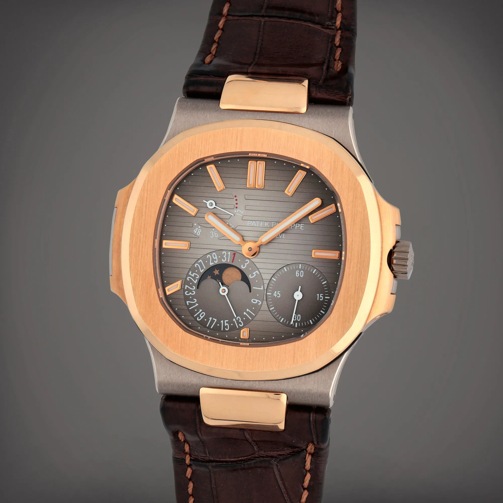 Patek Philippe Nautilus 5712GR-001 40mm Rose gold Gray